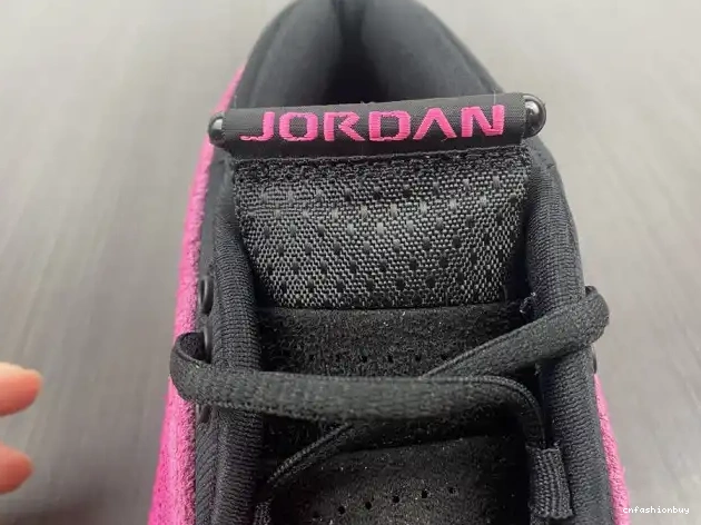 Shocking Retro Low (W) 14 Pink Jordan DH4121-600 0427